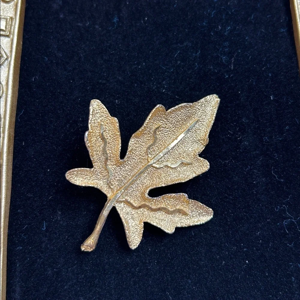 Vintage BSK Gold Maple Leaf Decorative Brooch